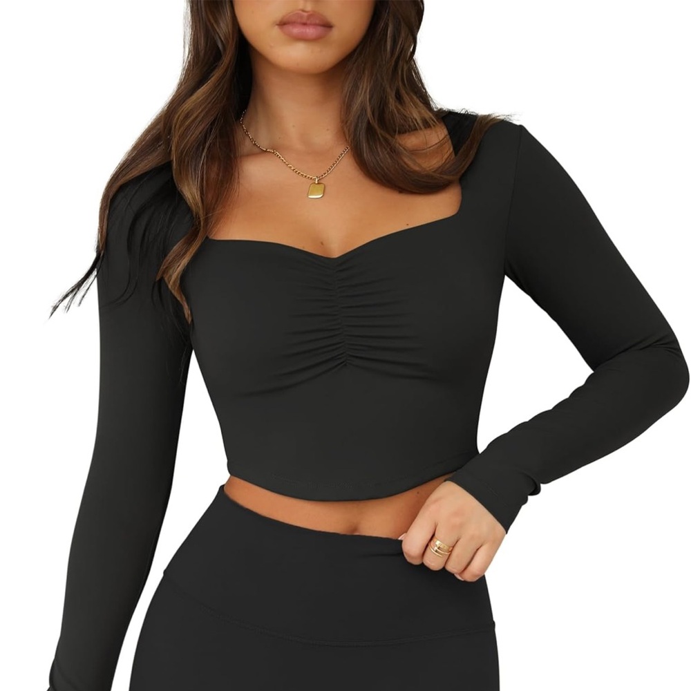 Ostaug Black Sweetheart Long Sleeved Crop Size Medium
